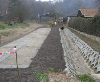 Úprava cesty a jarku po povodni z júna 2013