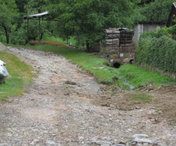 Úprava cesty a jarku po povodni z júna 2013